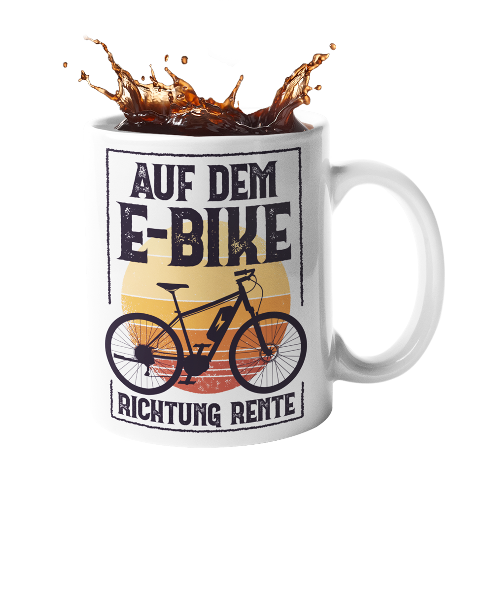 Tasse "Auf dem E-Bike Richtung Rente" Handmade-Lifestyle