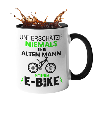 tasse mountainbike Tasse "Unterschätze niemals einen alten Mann mit seinem E-Bike" – druck-guru